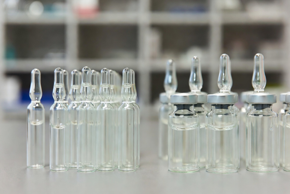 Ampoule And Vial Comparison.jpg